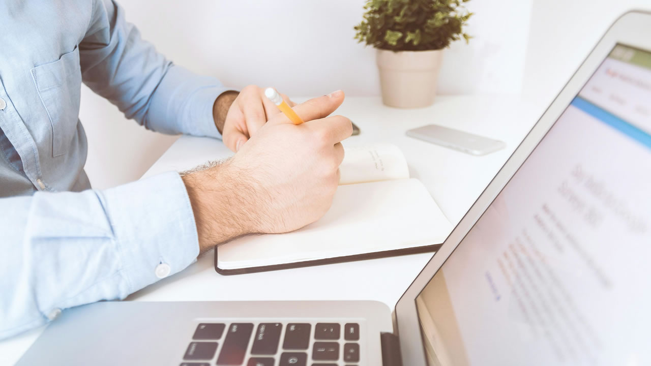 E-File vs. Paper File – Which Is Better for Form 2290?